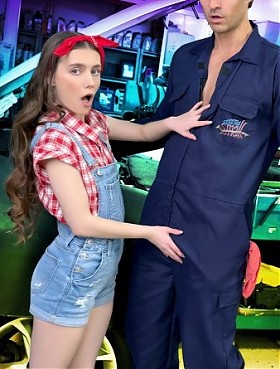 Помощница механика